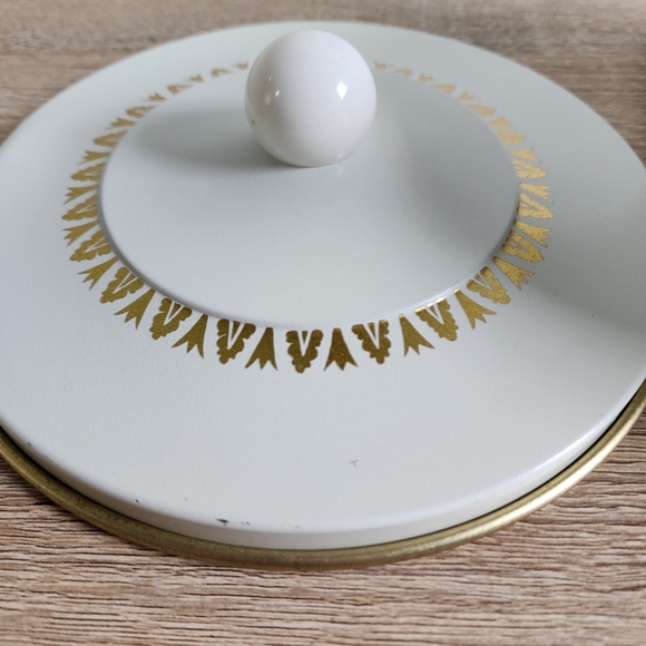 VINTAGE GUILDCRAFT NEW YORK White Gold Lid Biscuit Tin - Picture 6 of 15